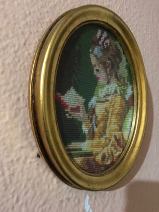 Cuadro tejido ovalado dorado