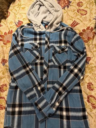 Camisa de franela con capucha