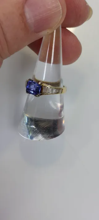 Anillo Oro Blanco 18K con Tanzanita Azul