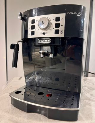 Cafetera DeLonghi Magnifica S ECAM 22.110