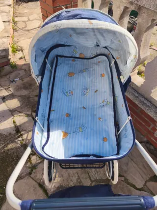 Carrito de muñecas clásico azul