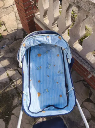 Carrito de muñecas clásico azul