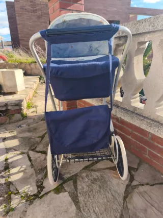 Carrito de muñecas clásico azul