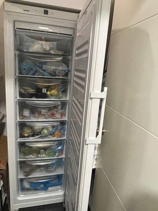 Congelador Vertical Liebherr 8 Cajones blanco.