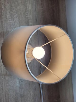 LÁMPARA  DE MESA BEIGE - PORCELANA