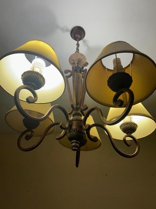 Lámpara de techo colgante con pantallas