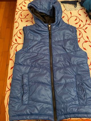 Chaqueta Adidas Gris con Rayas.