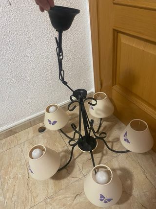 Lámpara de techo beige 5 luces con mariposas.