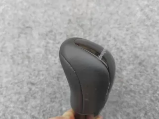 Pomo de cuero Mercedes w210