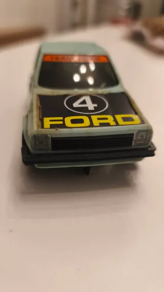 Coche Scalextric Ford 4