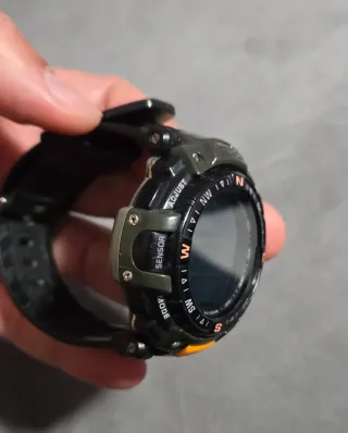 Casio Protrek Reloj Verde y Naranja