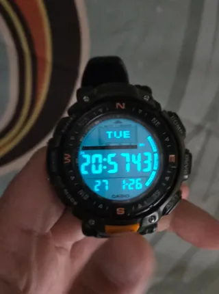 Casio Protrek Reloj Verde y Naranja
