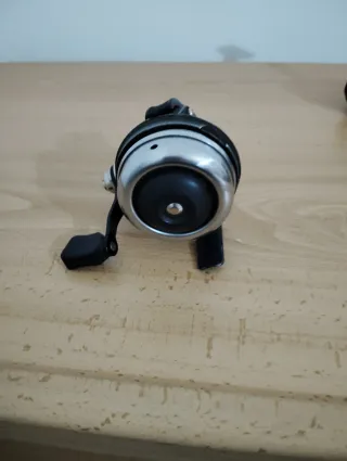 Lote 4 carretes de pesca