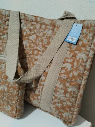 Bolso de hombro y bolso de mano