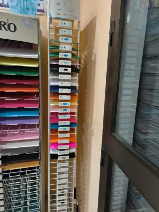 Expositor cartulinas A4 y resto