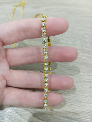 Conjunto de bisutería dorada