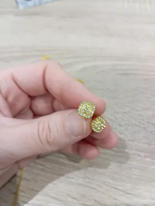 Conjunto de bisutería dorada