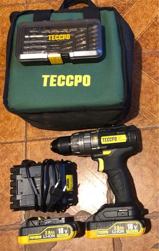 Set Teccpo: Taladro y Caladora + accesorios
