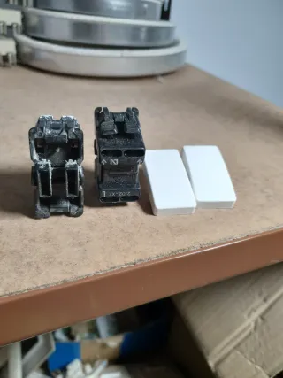 Conmutador + Tecla Niessen (2uds) + Interruptor