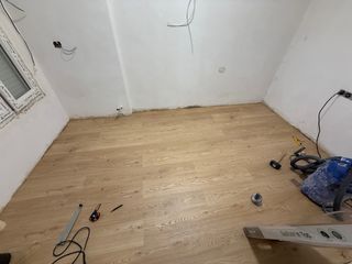 Instalador de parquet flotante