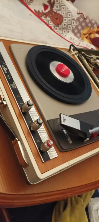 Tocadiscos Vintage Marrón y Gris