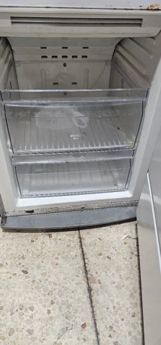 Nevera Electrolux plateada