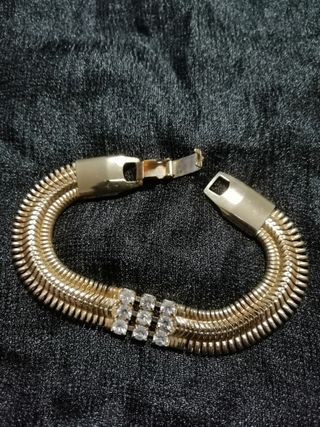 Conjunto Collar y Pulsera Dorados con Brillantes