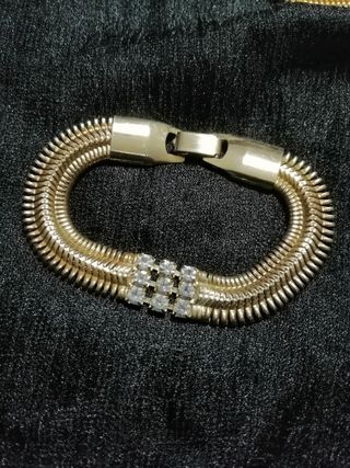 Conjunto Collar y Pulsera Dorados con Brillantes