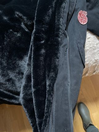 Abrigo Desigual Negro con Parches