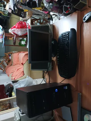 Ordenador Completo: Monitor, Torre, Teclado y Rató