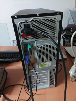 Ordenador Completo: Monitor, Torre, Teclado y Rató