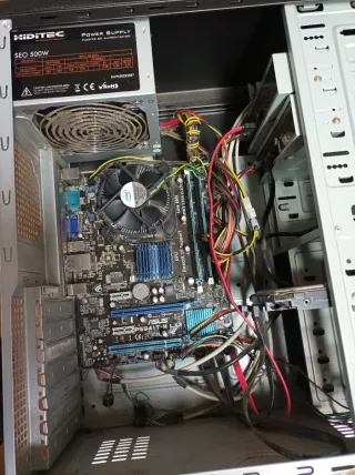 Ordenador Completo: Monitor, Torre, Teclado y Rató