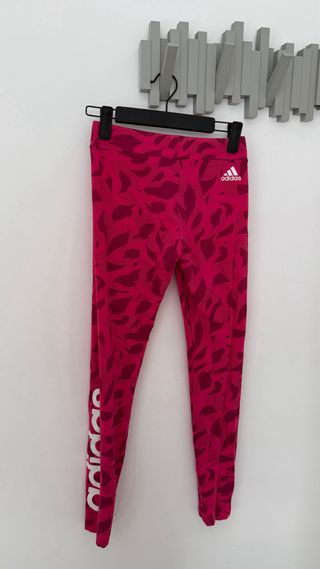 Leggings Adidas rosas con estampado