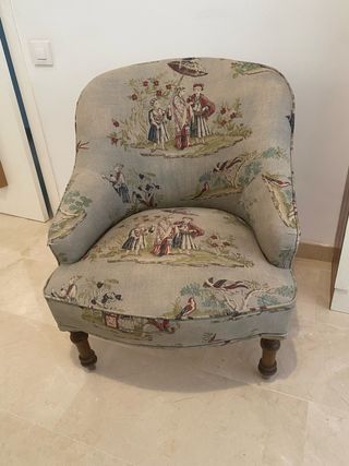 Sillón descalzador antiguo retapizado tela china
