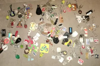 Lote de llaveros antiguos variados