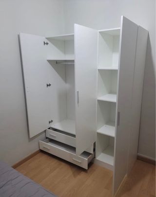 Armario modular madera color beige y marrón