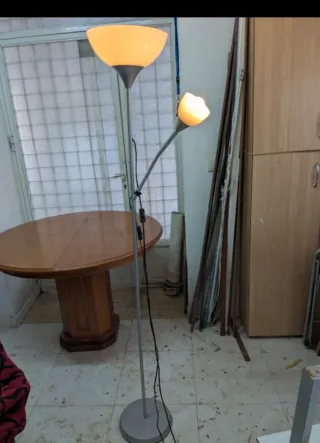 Lámpara de pie moderna