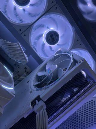 Nuevo! PC GAMING RTX 5080 +RY 7 9800X3D +64GB +4TB