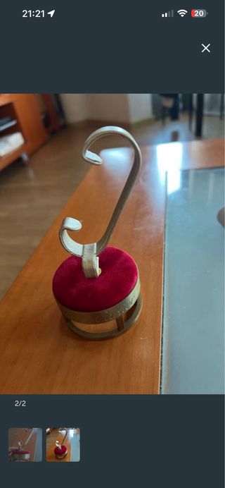 Espositore per orologi Cartier dorato e rosso