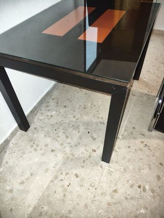 Mesa comedor cristal negro con 4 sillas