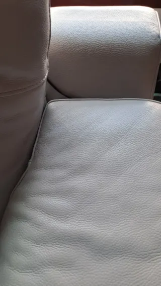 SE REGALA. Sofá de piel