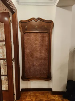 Perchero madera y ratán