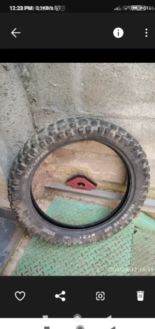 Llanta trasera de Rieju RR.