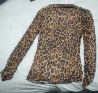 Camiseta animal print manga larga