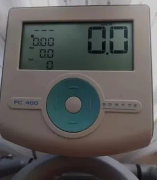 Bicicleta Elíptica Gris y Azul. Domyos, Decathlon.