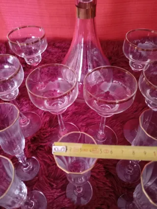 Juego de copas y licorera