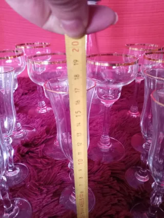 Juego de copas y licorera