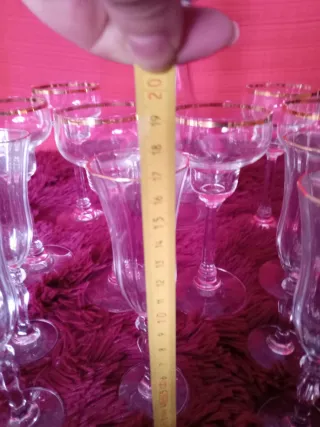 Juego de copas y licorera