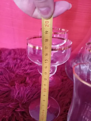 Juego de copas y licorera