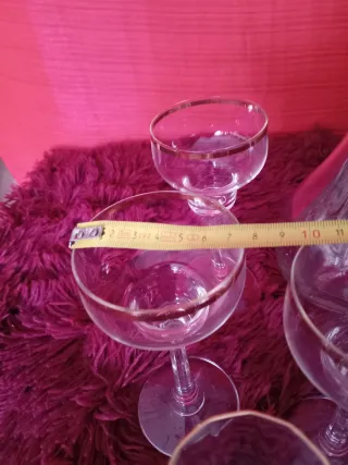 Juego de copas y licorera